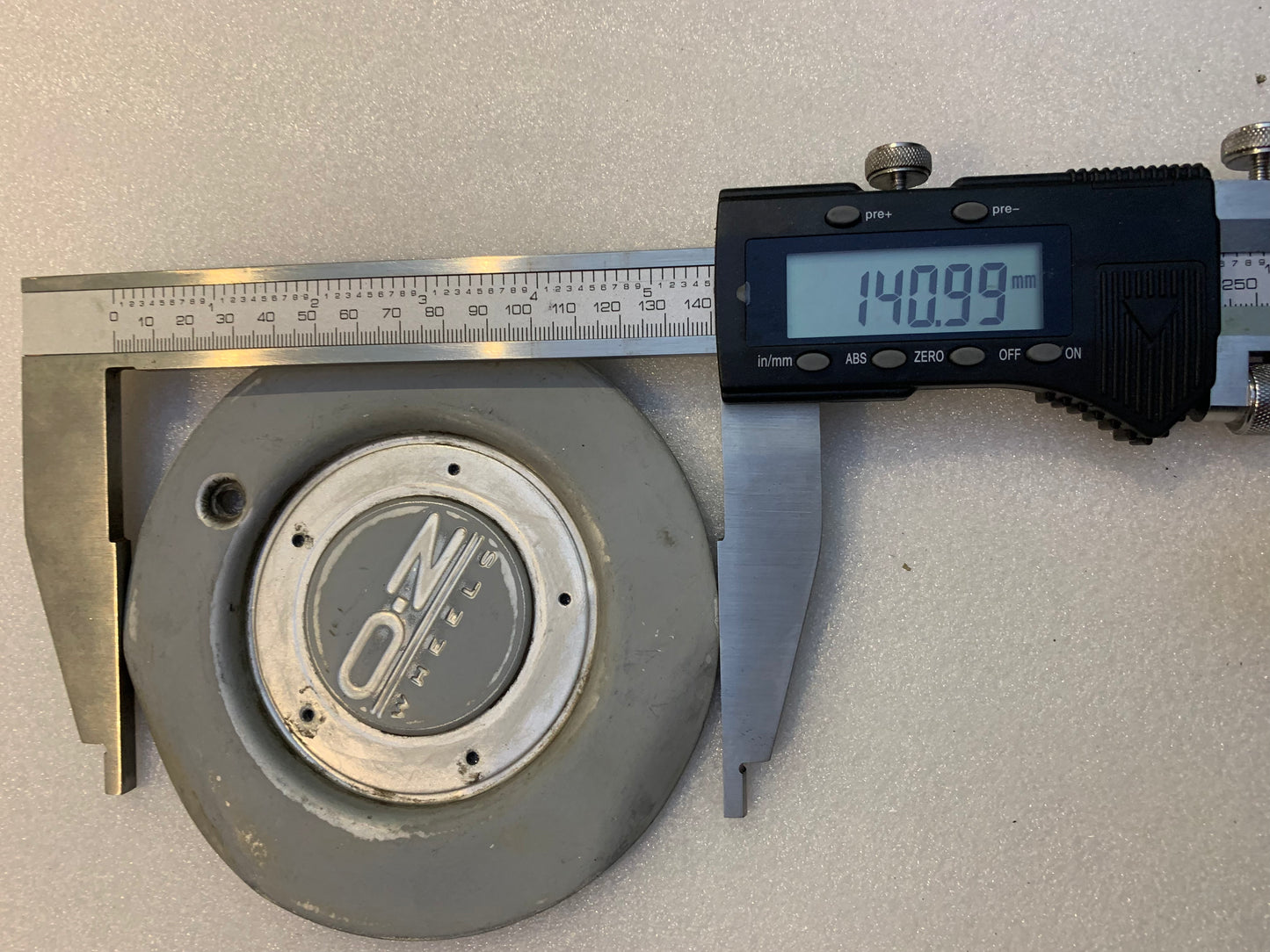 Oz Racing  M552B Genuine Caps set of 4 used condition, Cygnus 16” wheels