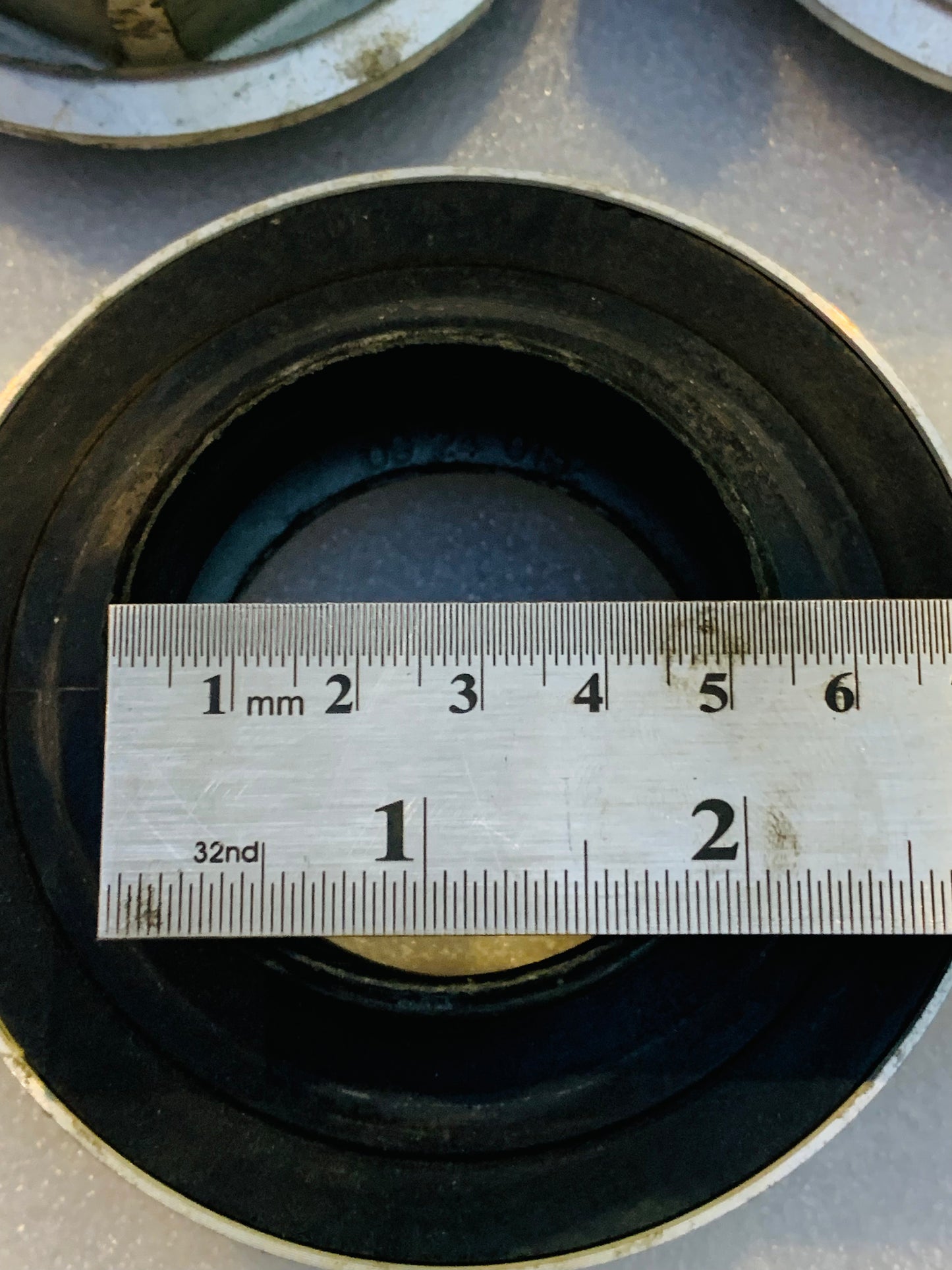 Single High Hex cap ,small tread for 15” BBS RS  30 holes Faces used condition original part # 0924032