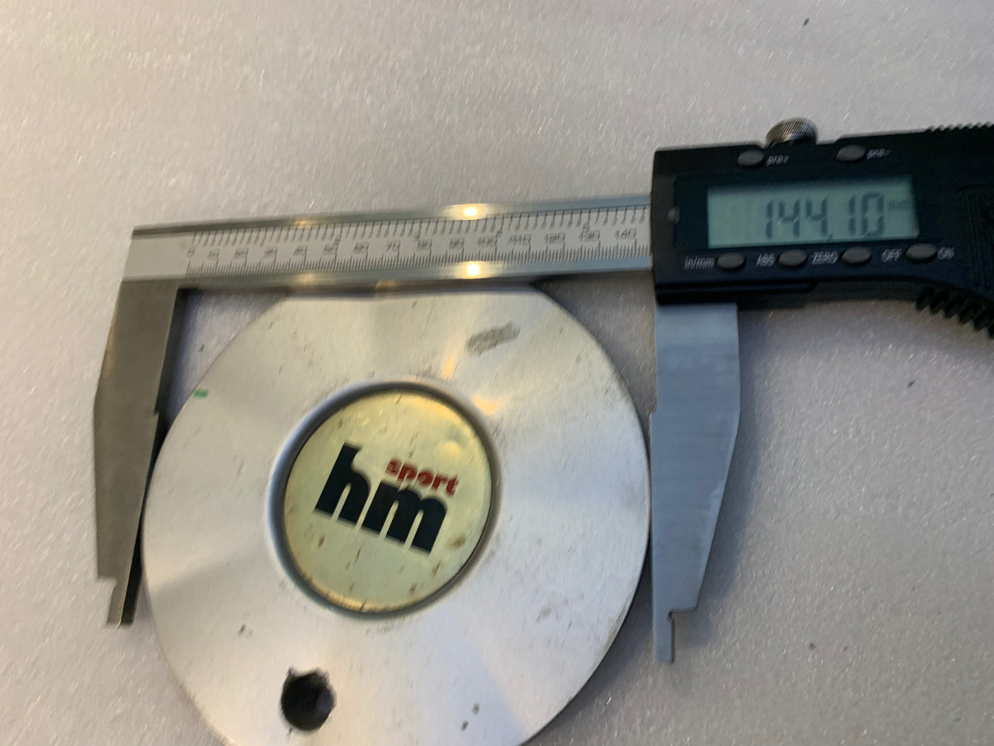 Oz Racing  M536 Genuine single Cap used condition. For 17” Hartman Motorsport wheels.