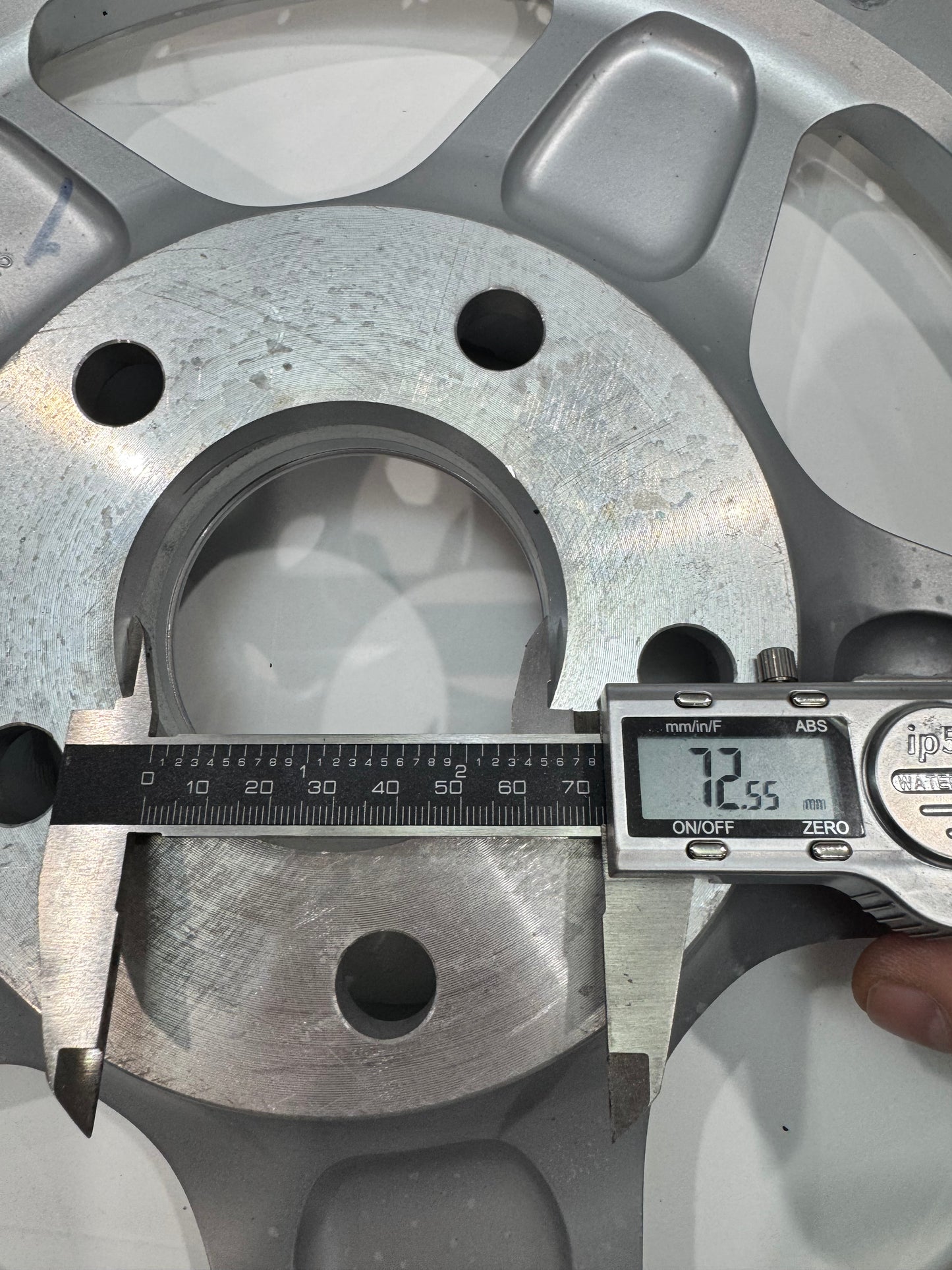 Oz Racing Futura 5x120 single Face NOS BMW 17” 35 holes.