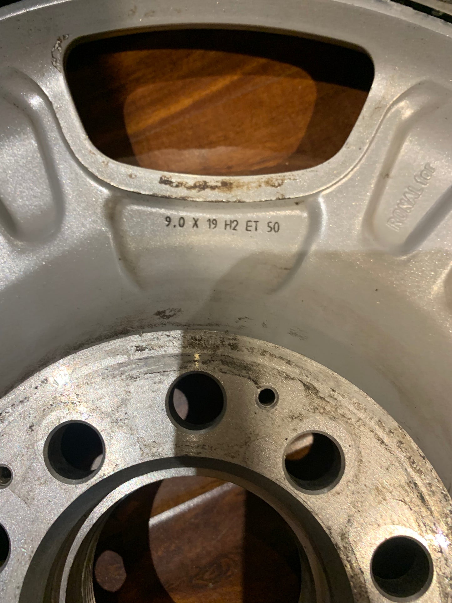 Lorniser RSK3 hidden hardware 19” single Face + 2” outer lip.