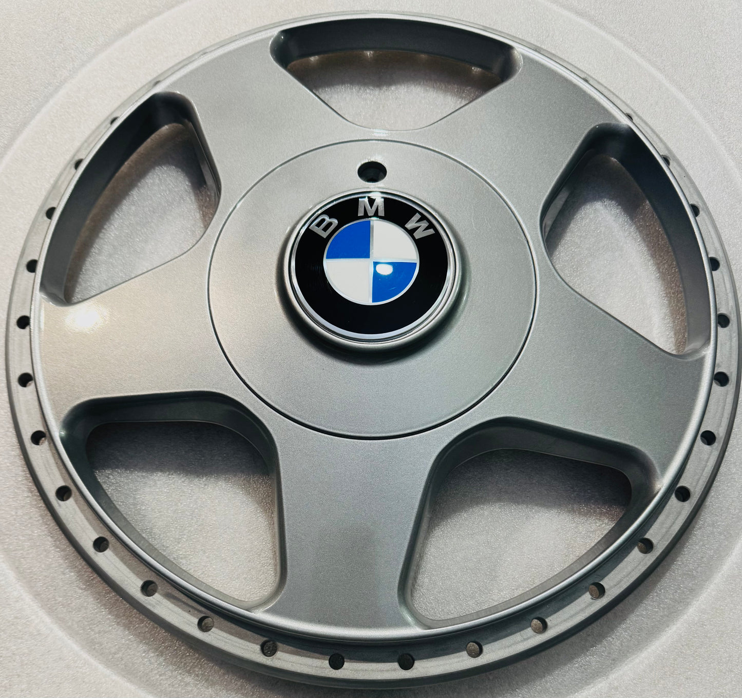 BMWvlogos / emblems for  M283 M292 OZ Racing caps.