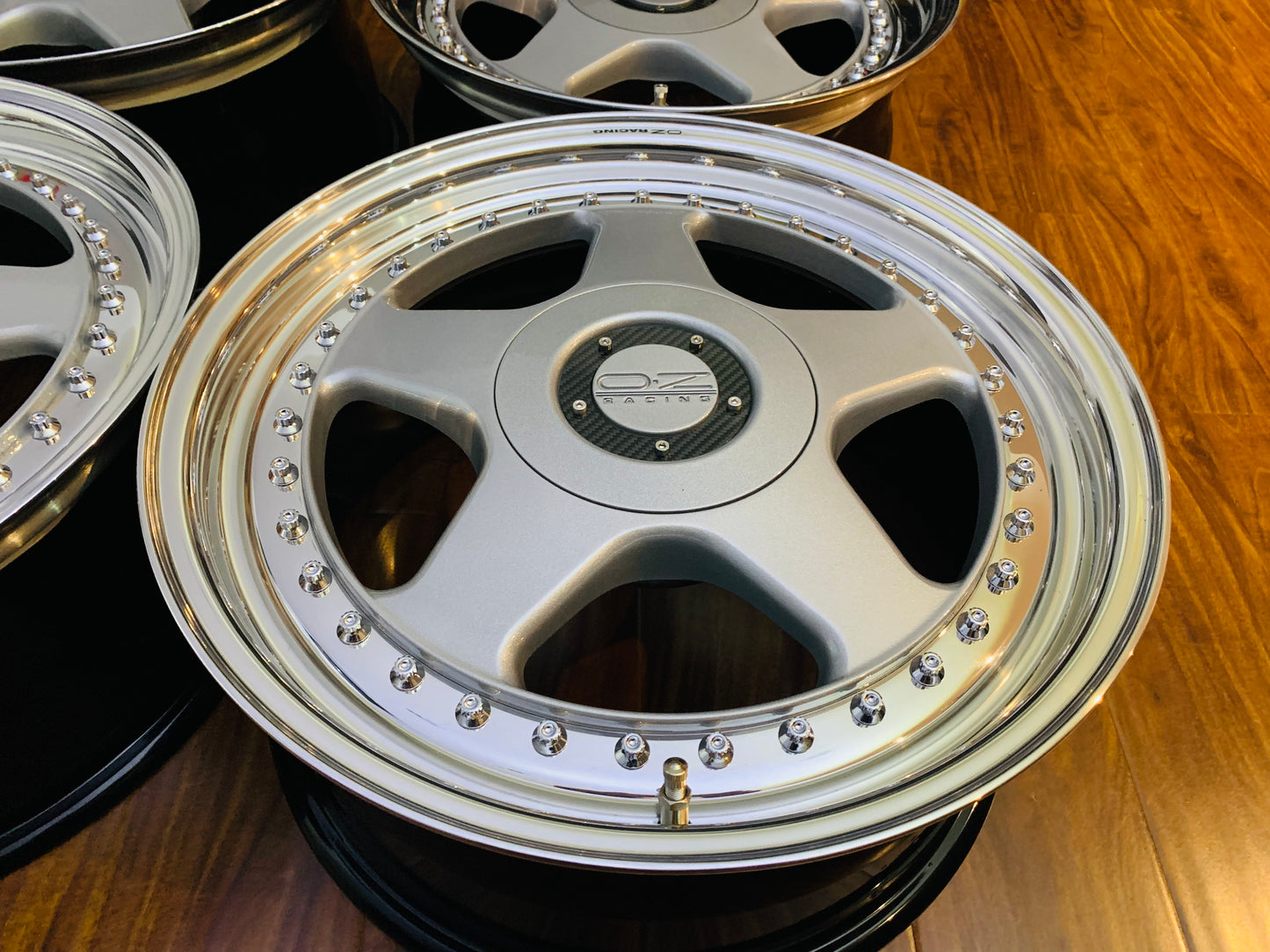 17” Oz Racing Futura standard finish.
5x100 VW Corrado VR6 specs.