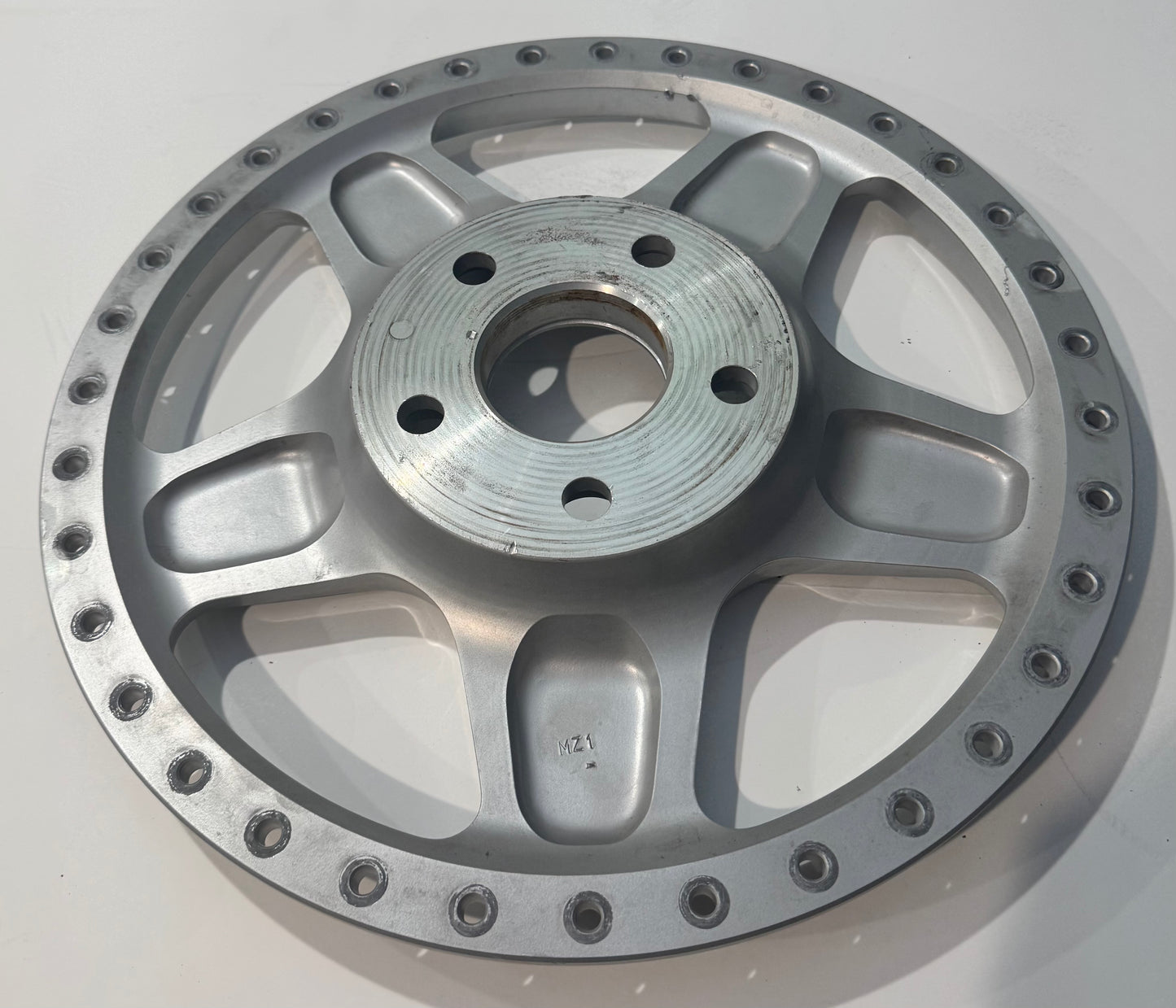 Oz Racing Futura 5x114,3 single Face NOS BMW 17” 35 holes.