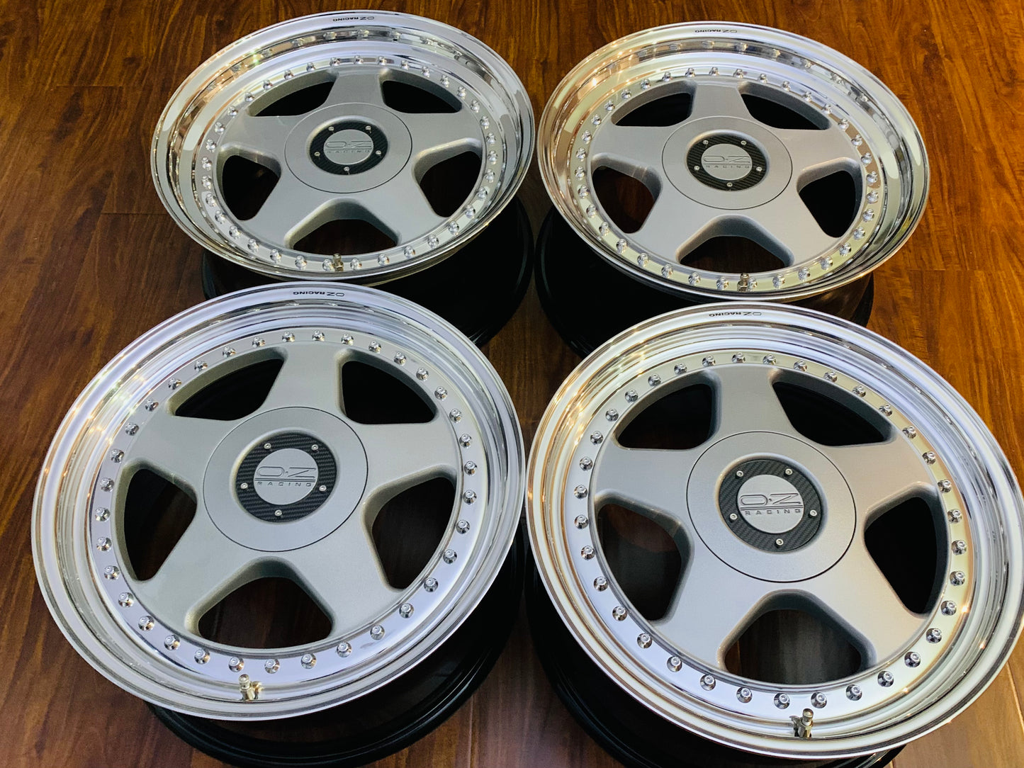 17” Oz Racing Futura standard finish.
5x100 VW Corrado VR6 specs.