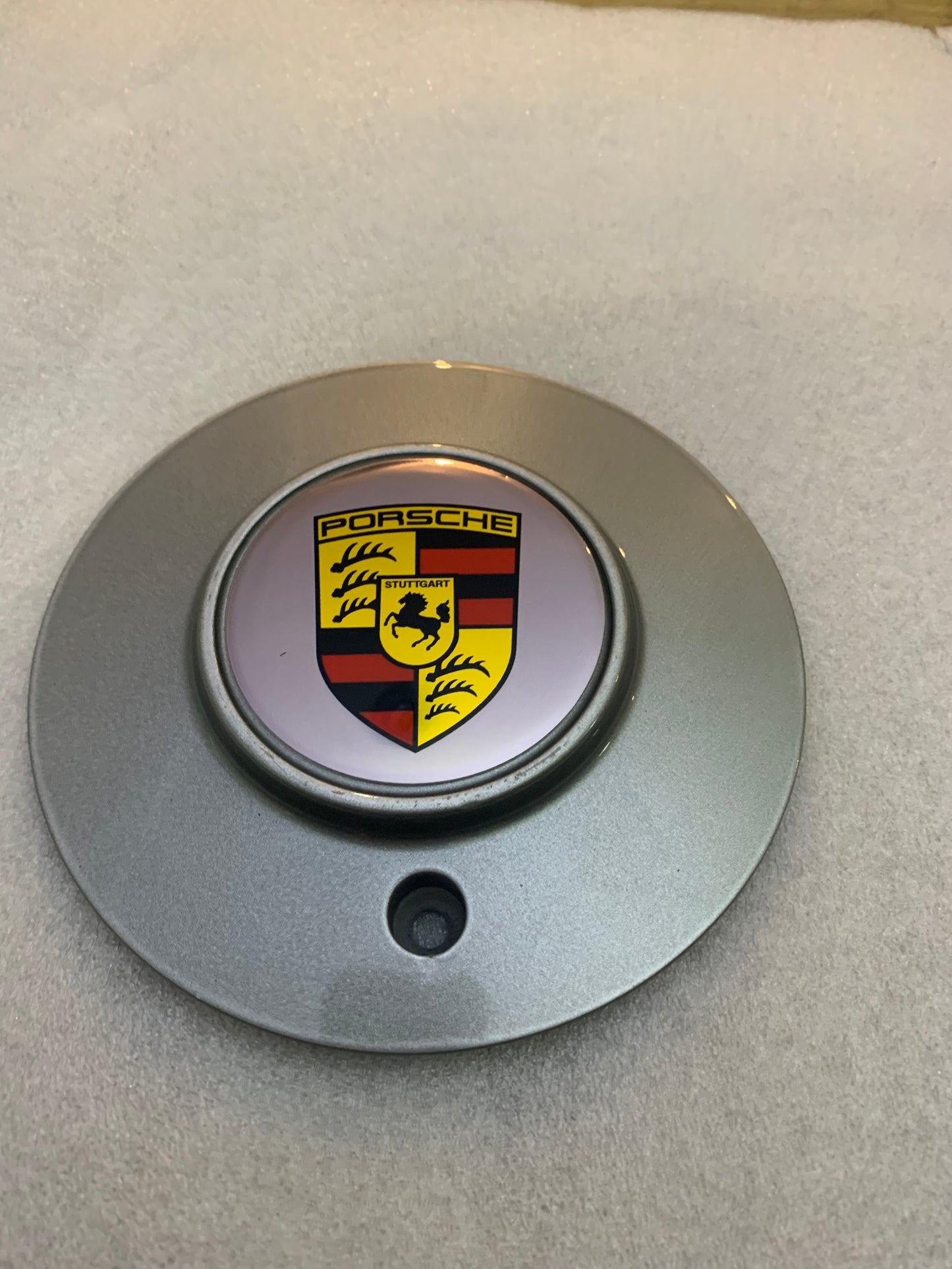 Porsche logos / emblems for 
M283 M292 OZ Racing caps.