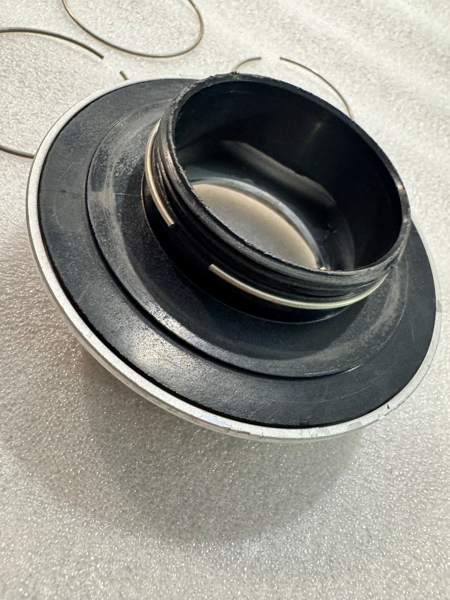 BBS RS , RS2 CENTER CAP METAL RING SECURING CLIP SMALL TREAD.